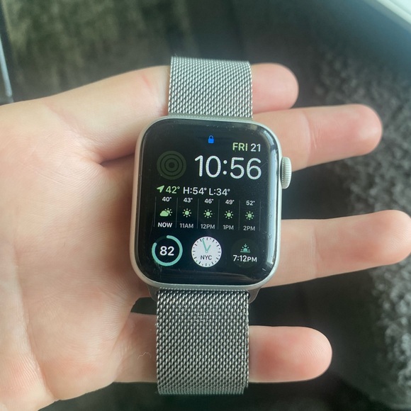 Apple Watch Series 5 - Picture 1 of 3